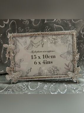 NWT Ashley Manor Silver Floral Butterfly Photo Frame - 6 x 4 in